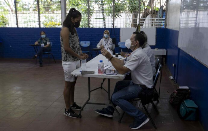 Escasa participación y nulo ambiente electoral marcan la primera jornada de las municipales