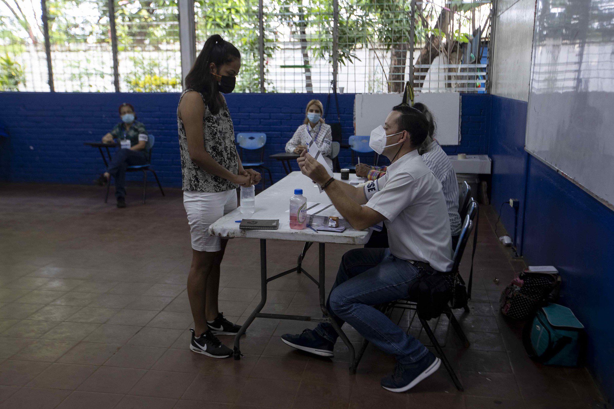 Escasa participación y nulo ambiente electoral marcan la primera jornada de las municipales