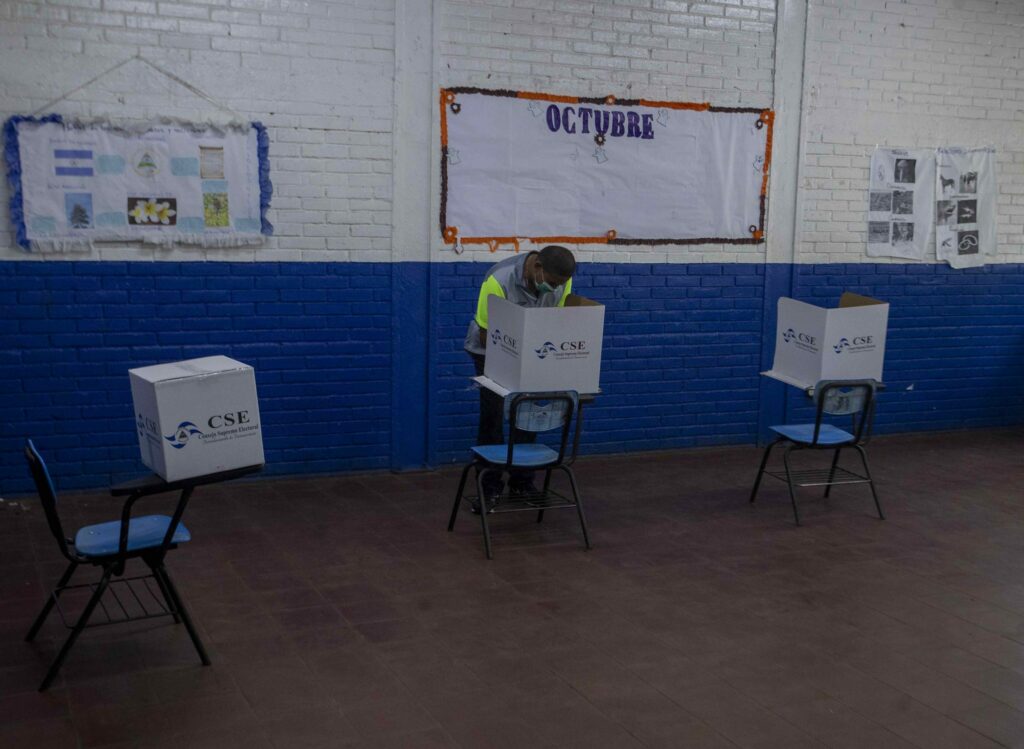 Escasa participación y nulo ambiente electoral marcan la primera jornada de las municipales