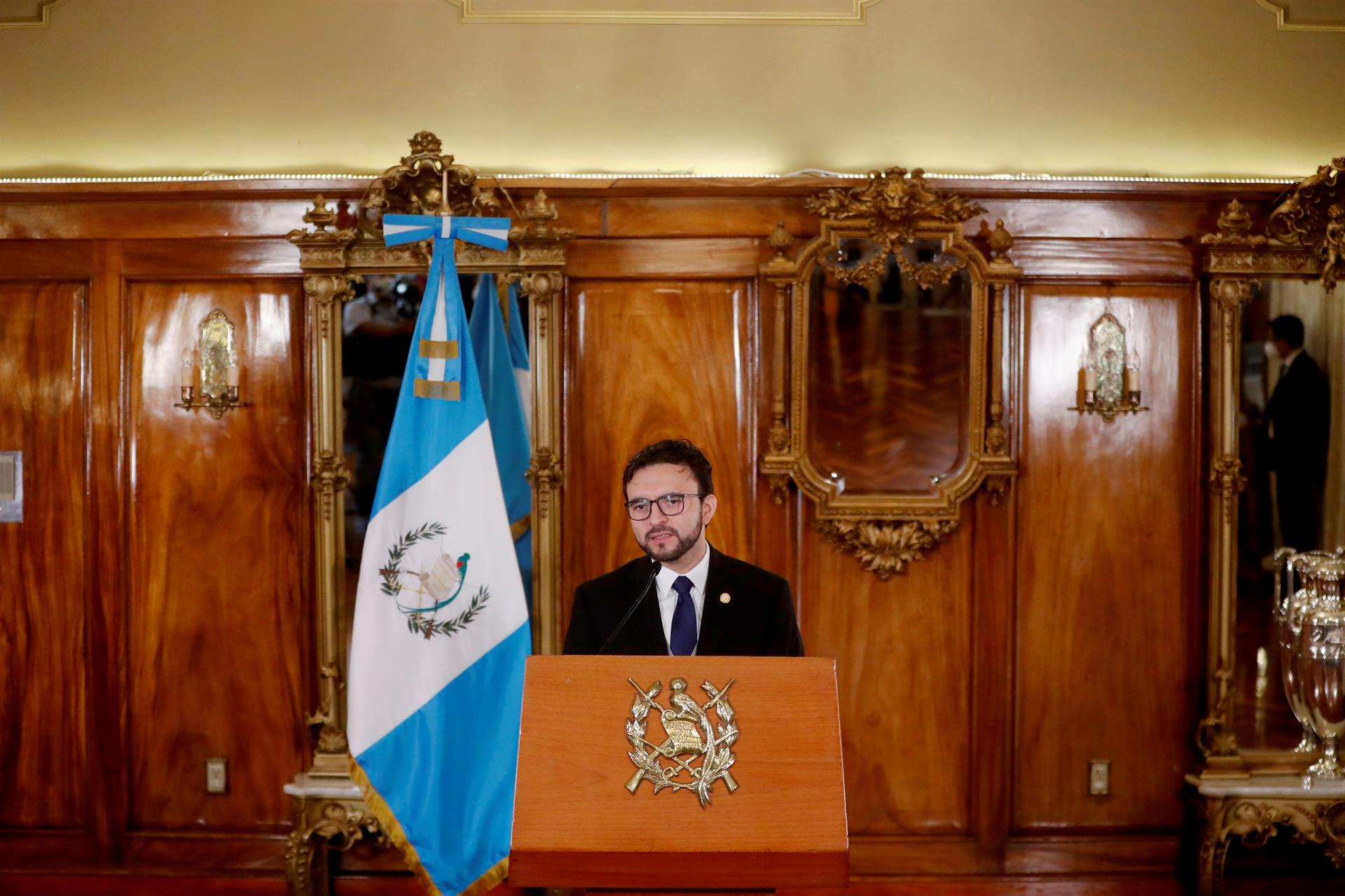 Giammattei recurre a los asesores de comunicación del expresidente Pérez Molina con contratos lucrativos