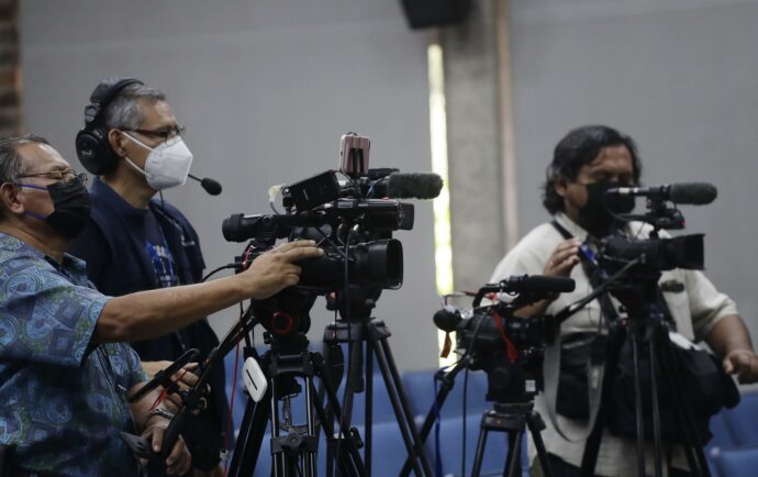 Persecución al periodismo en El Salvador: Sin respiro de esperanza