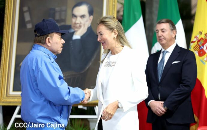 Ortega recibe sin Rosario Murillo cartas credenciales de la embajadora de España