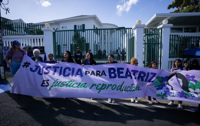 “Caso Beatriz”: feministas esperan “entusiastas” un fallo que despenalice el aborto en la región