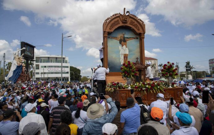 Iglesia por cárcel para los Nazarenos: dictadura prohíbe procesiones de Semana Santa