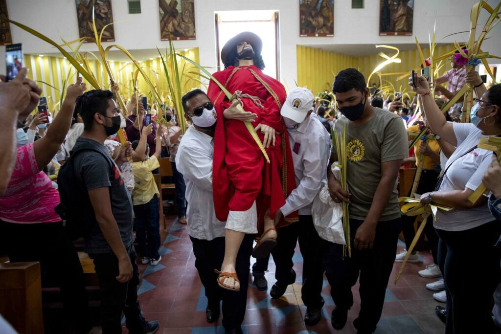 Iglesia por cárcel para los Nazarenos: dictadura prohíbe procesiones de Semana Santa en las calles