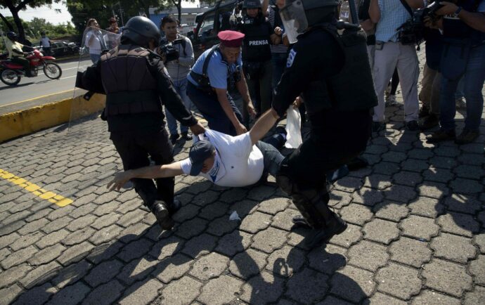 Policía ejecuta redada masiva en varios departamentos: detenidos opositores, campesinos y periodistas