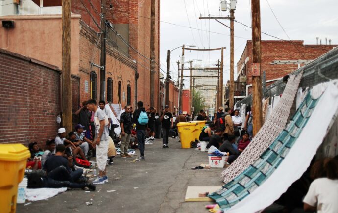 El Paso, la frontera saturada por la llegada masiva de migrantes