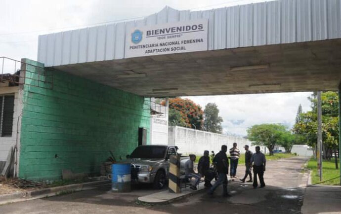 Tragedia en una cárcel de Honduras: al menos 41 presas muertas tras un motín