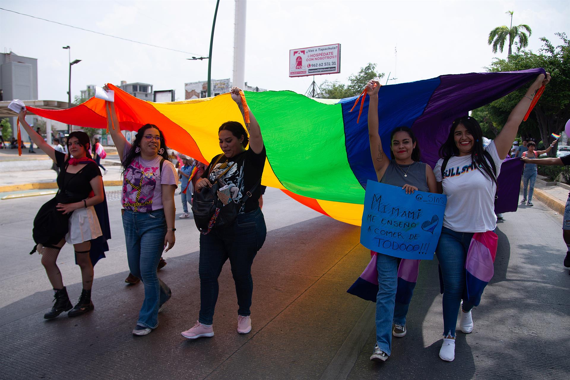 El doble rasero para mujeres lesbianas y bisexuales en el pride