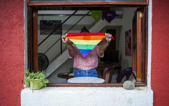 Ser disidente sexual: el doble rasero para mujeres lesbianas y bisexuales en la vida y en el pride