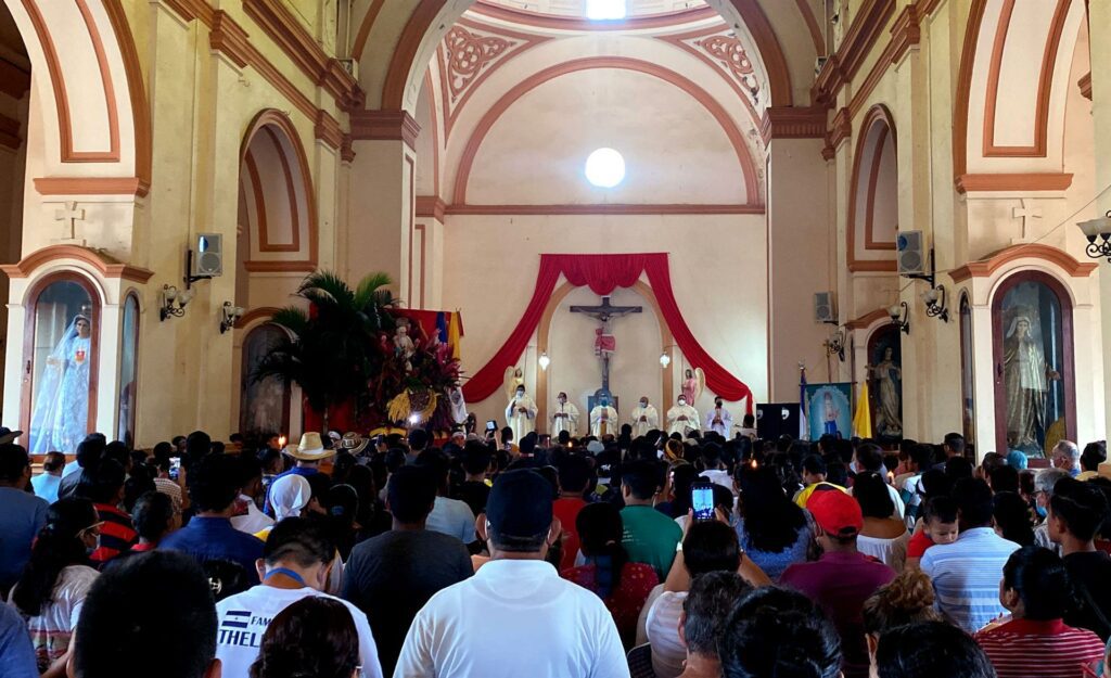 “De fiesta en fiesta”: régimen promueve actividades “tradicionales y religiosas” mientras persigue a la Iglesia