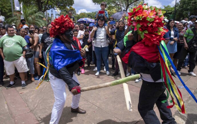 Rosario Murillo promueve fiestas patronales mientras persigue a la Iglesia