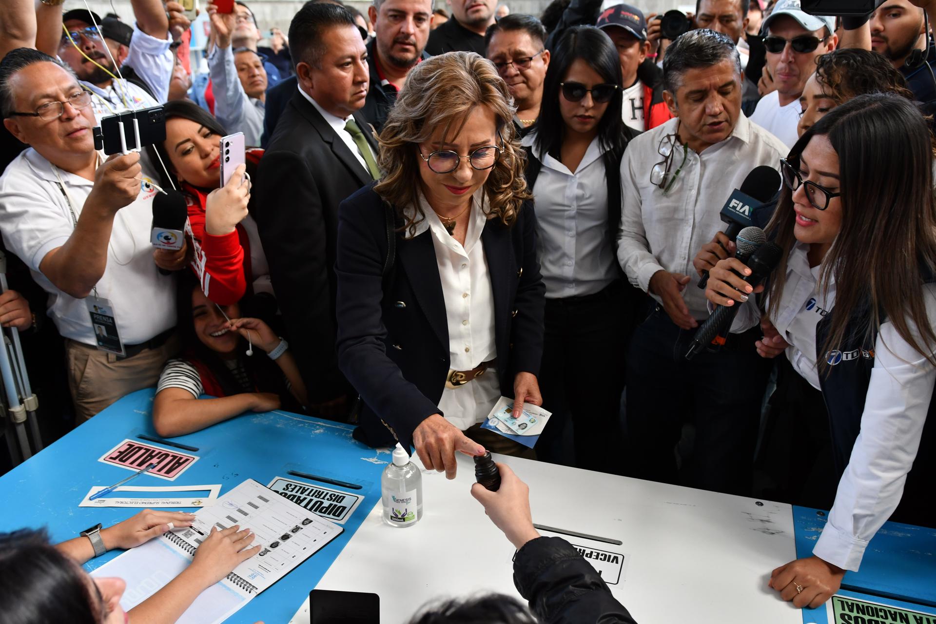 “Elegimos entre el bien y el mal”: la baja participación marca el balotaje en Guatemala