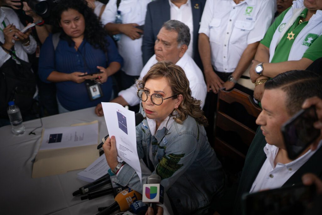 Guatemala abre las urnas del balotaje bajo incertidumbre