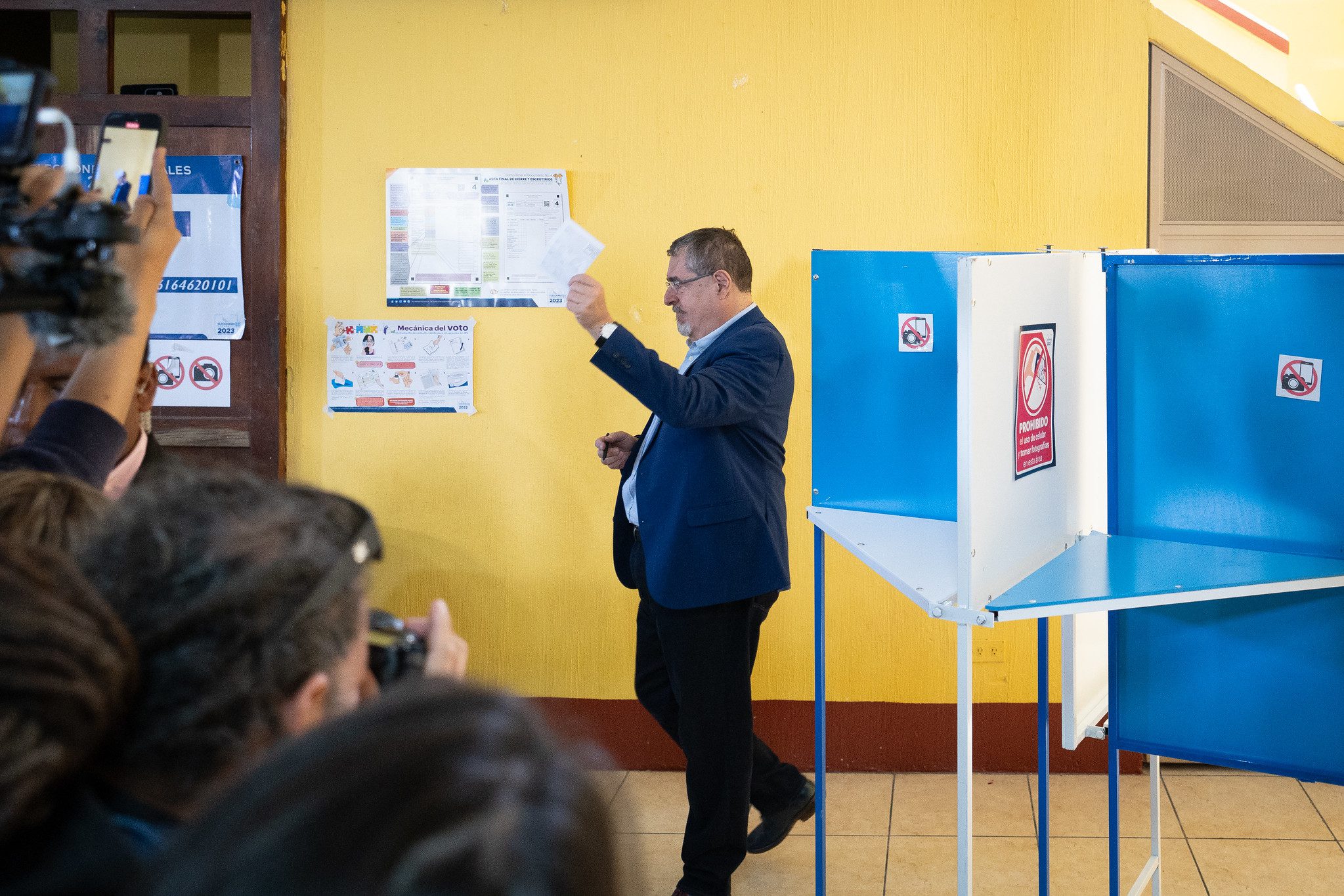 “Elegimos entre el bien y el mal”: la baja participación marca el balotaje en Guatemala