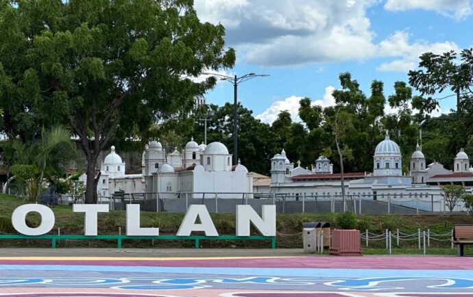 Rust and cracks, the “abandonment” of the million-dollar replicas of Paseo Xolotlán
