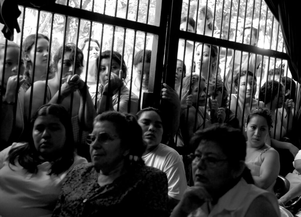 Embarazadas y bebés recién nacidos en situación crítica en las cárceles de El Salvador
