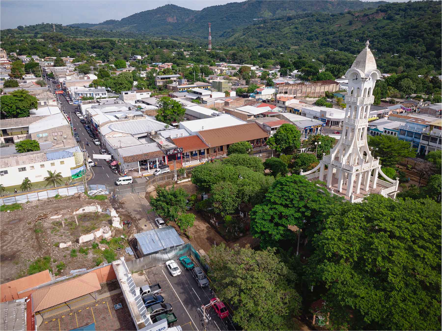 Los ganadores de las obras municipales de Bukele: funcionarios, afiliados a Nuevas Ideas, empresas sin experiencia y sancionadas