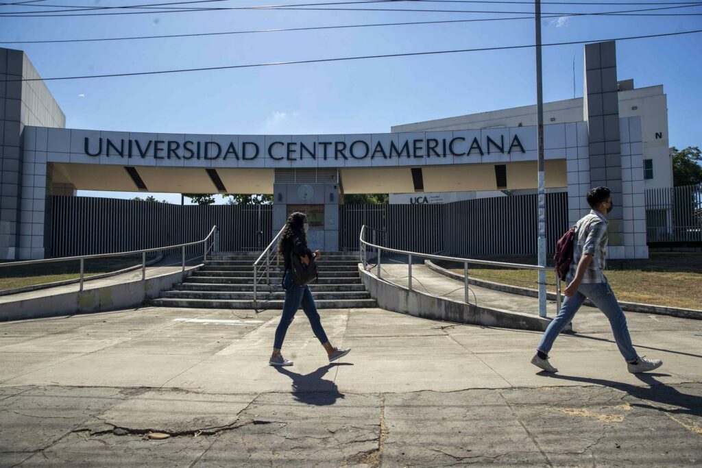 Alejandro Genet, Ortega's rector who used to misplace his students' exams