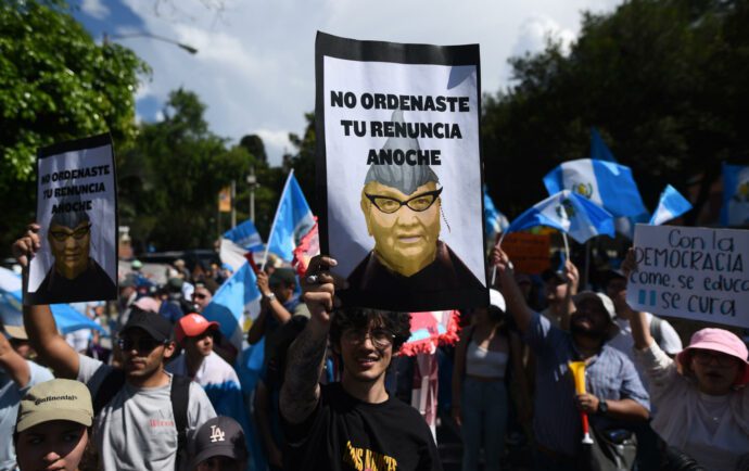 Guatemala cumple una semana de bloqueos exigiendo la renuncia de Consuelo Porras