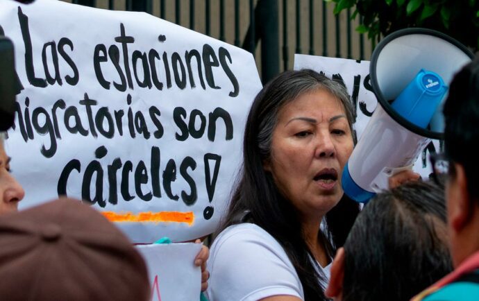 July Rodríguez, activista: “La construcción de más alambres y muros no frenará la ola migratoria”