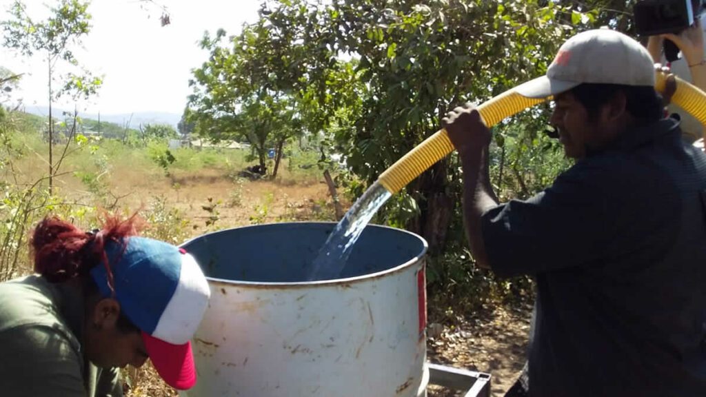 El negocio del agua en los barrios de Managua