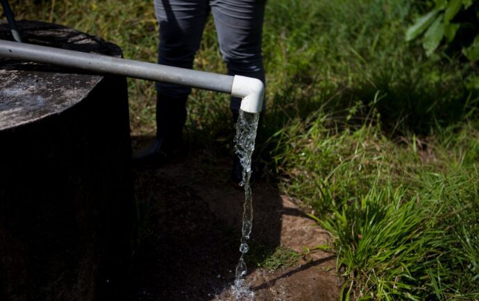 El negocio del agua en los barrios de Managua