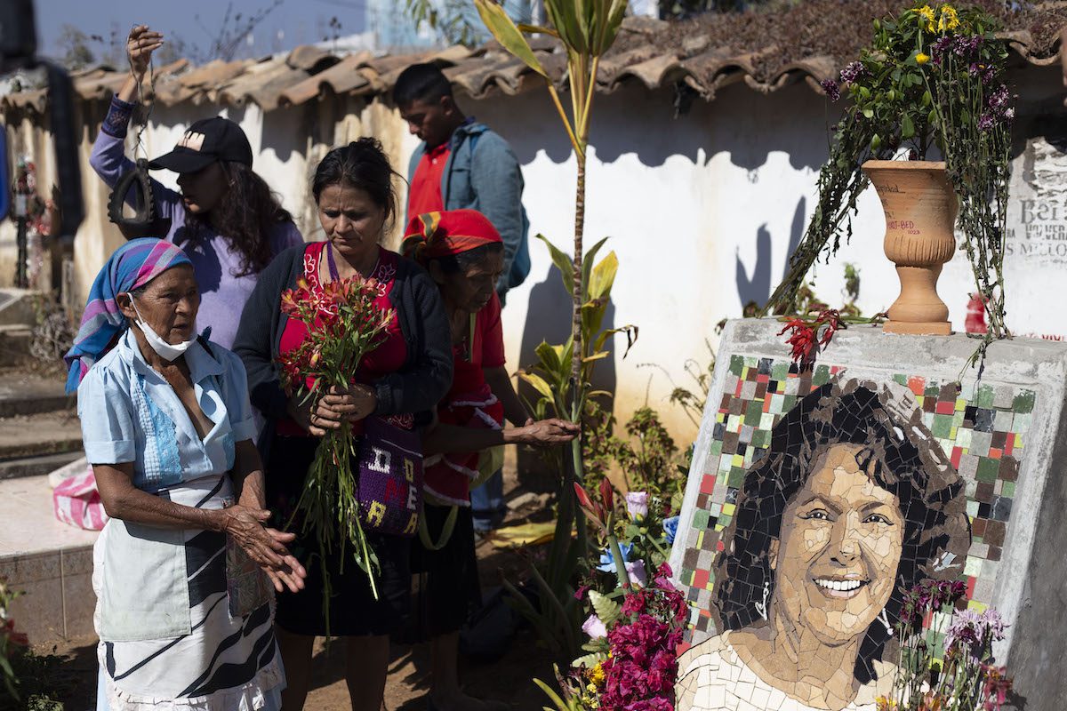 “Nuevos y repetidos fallos”: El BCIE y la financiación de Agua Zarca, la represa por la que asesinaron a Berta Cáceres