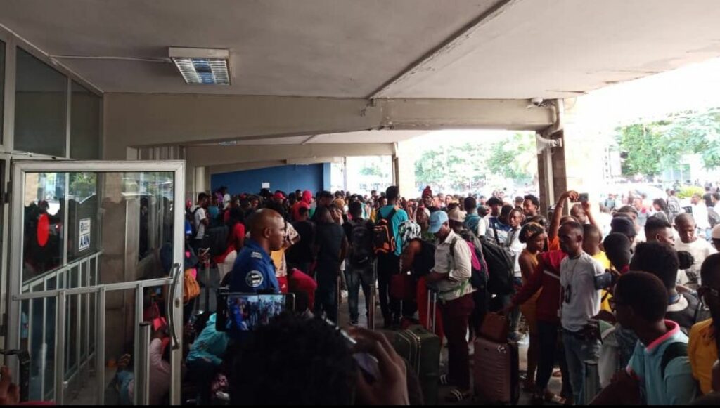 Negocio en el aeropuerto internacional de Managua: “Fifty and (I’ll) take you to Honduras”
