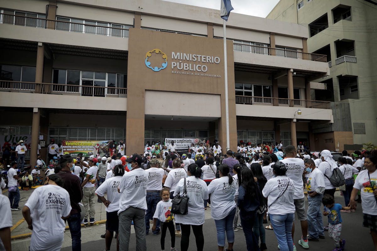 El BCIE favoreció a generadores de energía y remató la deuda de Agua Zarca a un banquero en Honduras