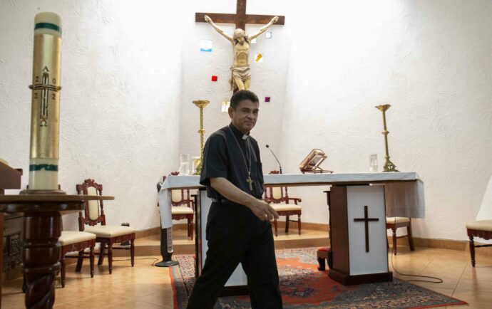 “Ya están en la casa de San Pedro”: Régimen Ortega-Murillo destierra al obispo Rolando Álvarez, sacerdotes y seminaristas
