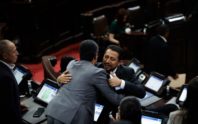 Semilla logra estructurar una inesperada alianza política en el Parlamento para cimentar a Bernardo Arévalo 