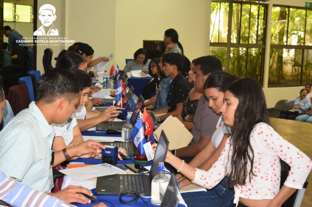 La desesperada búsqueda de estudiantes de la Universidad Nacional Casimiro Sotelo