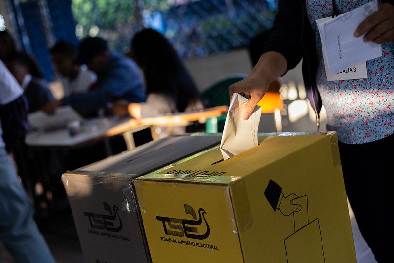 “Irregularidades en la votación”: Nuevas Ideas se apodera de las elecciones en El Salvador