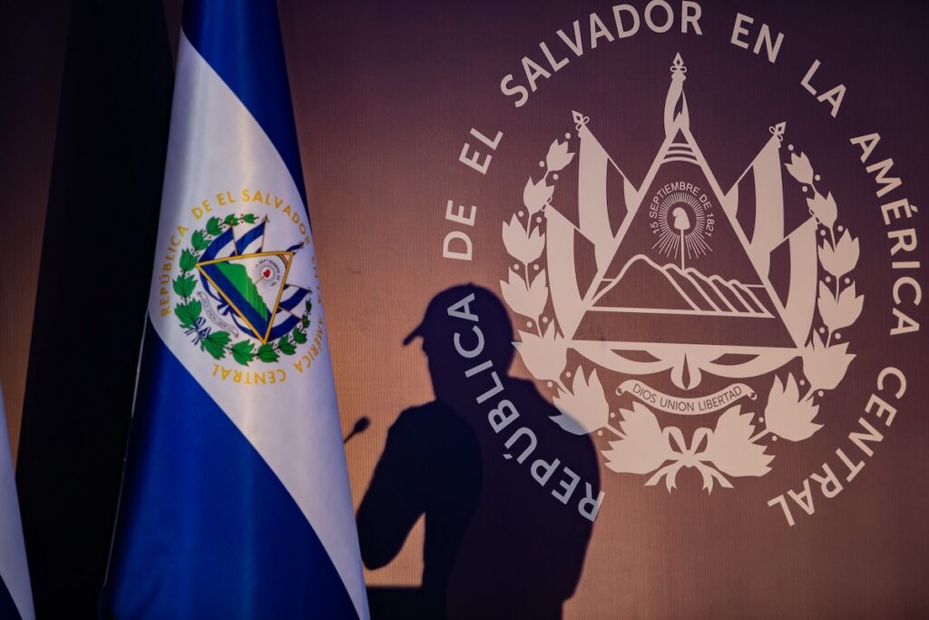 “Bukele acabó con las pandillas… y con la democracia en El Salvador”