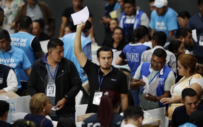 El Tribunal Electoral salvadoreño da por cerrado un escrutinio legislativo plagado de anomalías