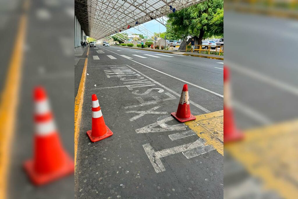 Negocio en el aeropuerto internacional de Managua: “Fifty and (I’ll) take you to Honduras”