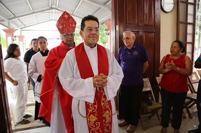 La Iglesia católica de Nicaragua se reconfigura tras el destierro de vicarios y sacerdotes: cardenal Leopoldo Brenes mueve sus fichas