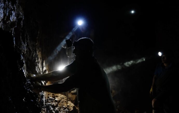 Un elefante de oro misterioso: entre los mineros de Nicaragua y las exportaciones de Costa Rica