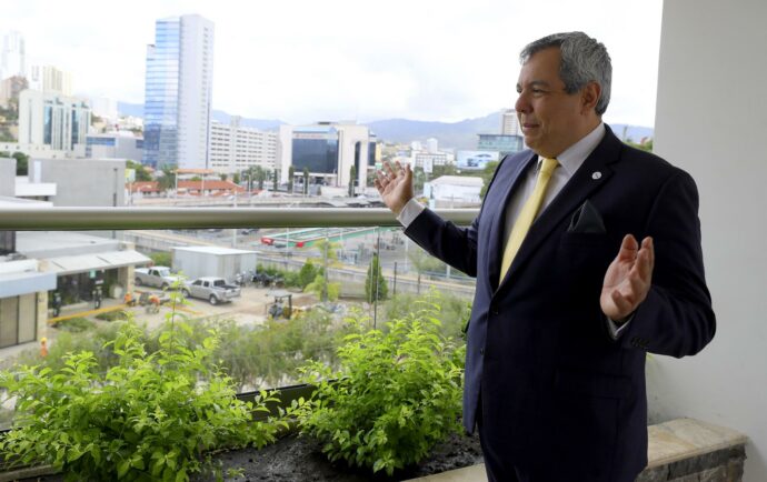BCIE demanda a Dante Mossi por ilegalidades en su gestión