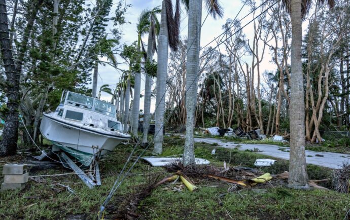 Aumentan a 10 los muertos por los tornados y el huracán Milton en Florida