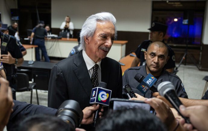 Periodista José Rubén Zamora obtiene arresto domiciliario tras más de 800 días en prisión