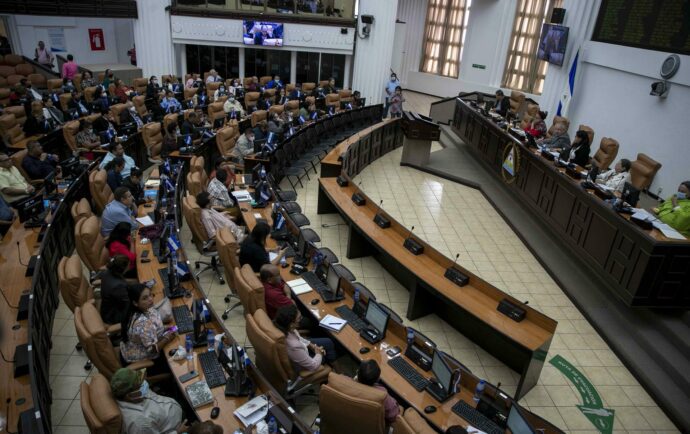Ortega ordena a los diputados aprobar ley para proteger a sus operadores políticos sancionados