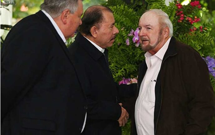 Un arreglo entre compadres