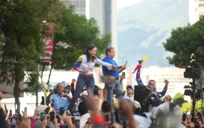 Confirman que María Corina Machado fue dejada en libertad, después de ser “violentamente interceptada” en Caracas