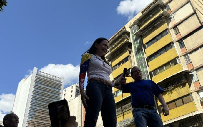 María Corina Machado es “violentamente interceptada” en Caracas por el Chavismo