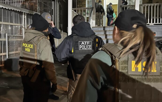 Trump ordena redadas en tres ciudades cada semana: 1 .200 inmigrantes detenidos diarios como objetivo