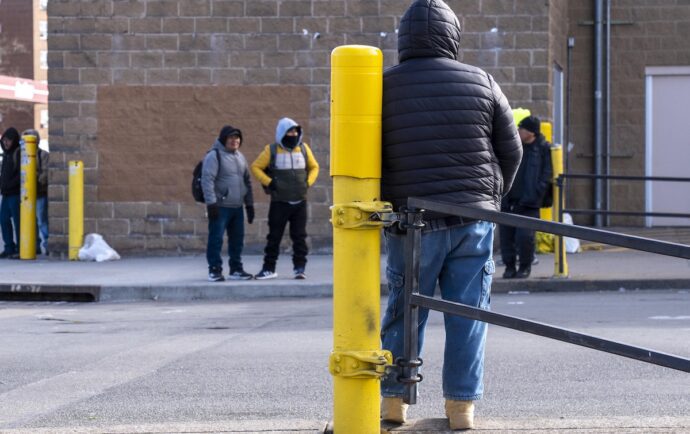 “Me siento intimidada”: Trump planea exigir a los migrantes indocumentados inscribirse en un registro