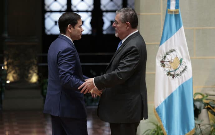 Guatemala pone fin a 27 años de brigadas médicas cubanas por presión de EE. UU.