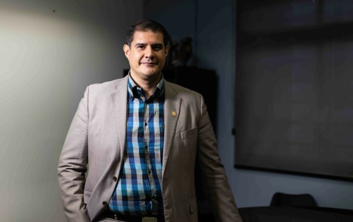 Los juicios del periodista costarricense Marlon Mora: “Con el acoso que me tocó vivir cualquiera se hubiera suicidado”